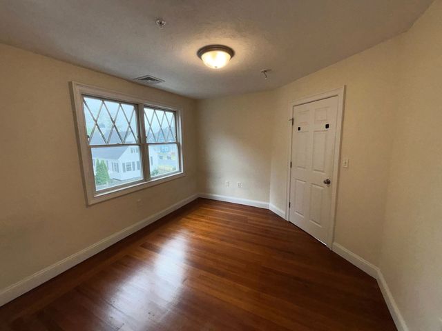 293 Broadway 3R, Methuen, MA 01844