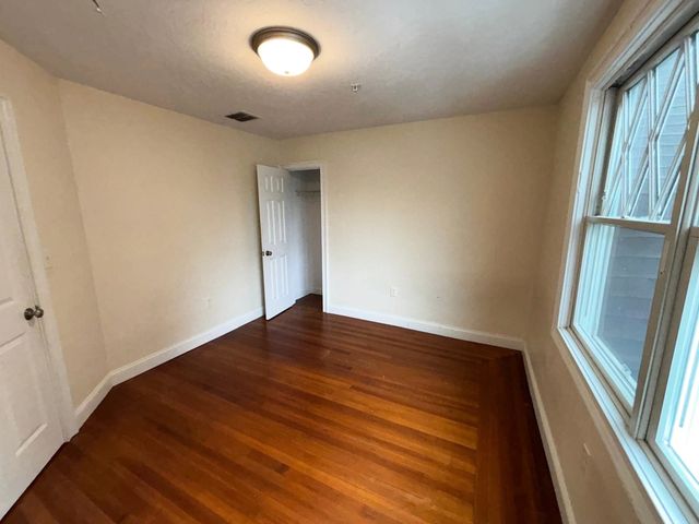 293 Broadway 3R, Methuen, MA 01844