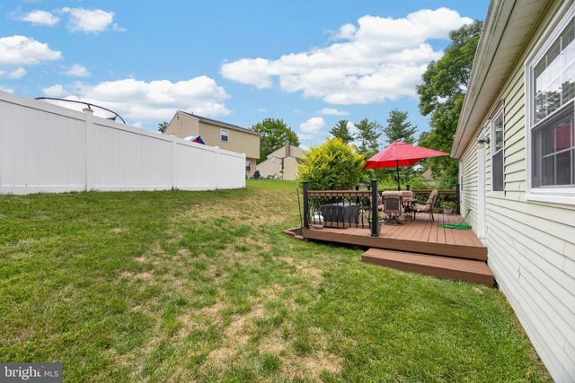 14 WINDEMERE CT, Downingtown, PA 19335