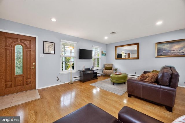 14 WINDEMERE CT, Downingtown, PA 19335