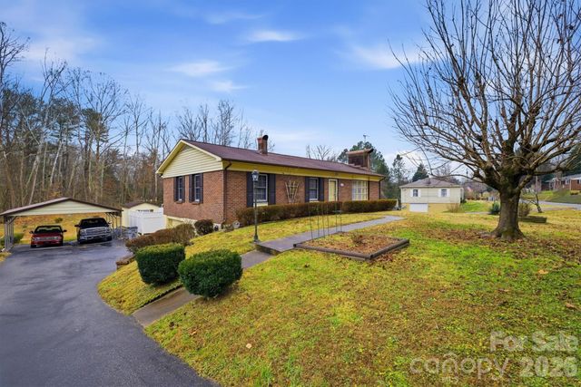 902 Meadowood Drive, Lenoir, NC 28645