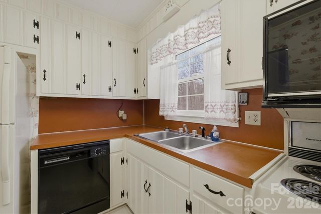 902 Meadowood Drive, Lenoir, NC 28645