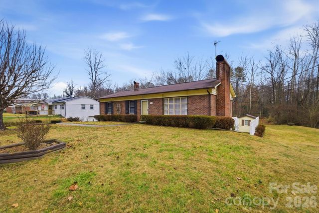 902 Meadowood Drive, Lenoir, NC 28645