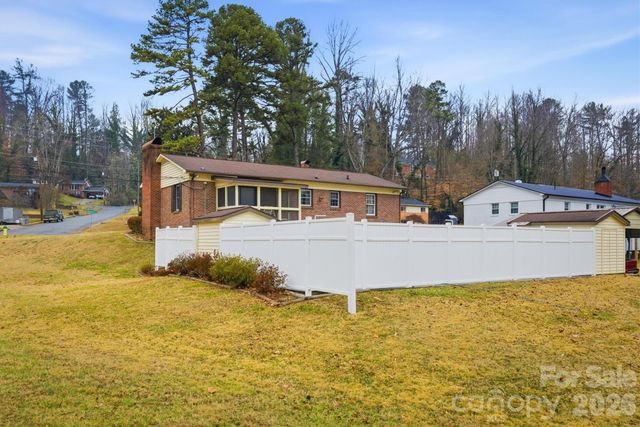 902 Meadowood Drive, Lenoir, NC 28645