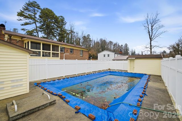 902 Meadowood Drive, Lenoir, NC 28645