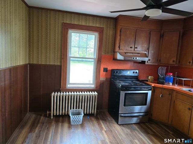 14 Center Court, Newington, CT 06111