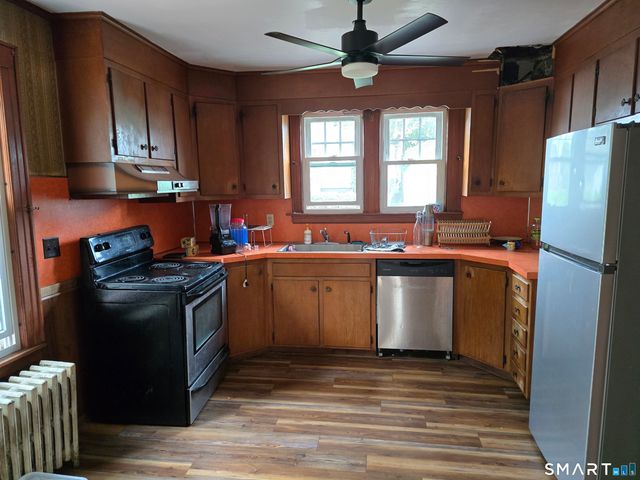 14 Center Court, Newington, CT 06111