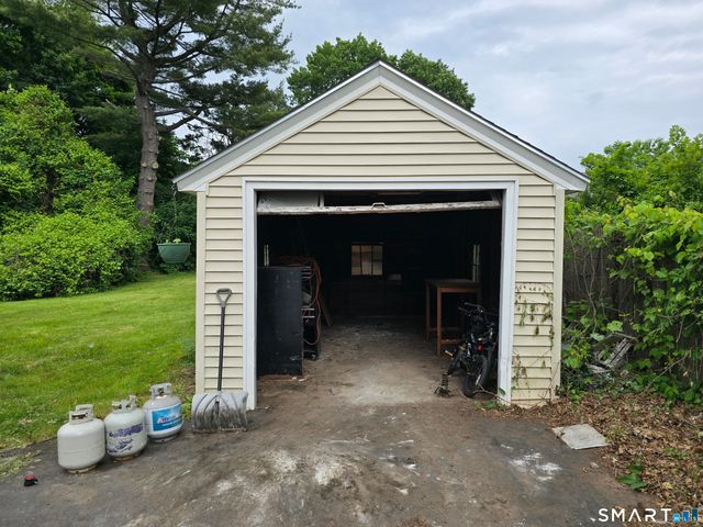 14 Center Court, Newington, CT 06111