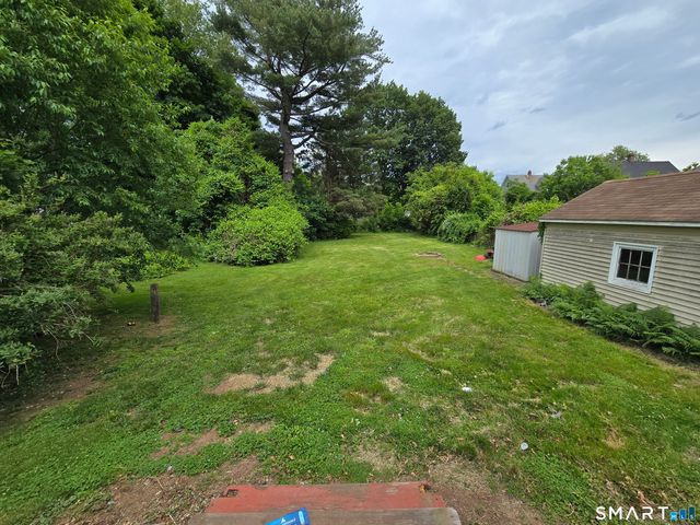 14 Center Court, Newington, CT 06111