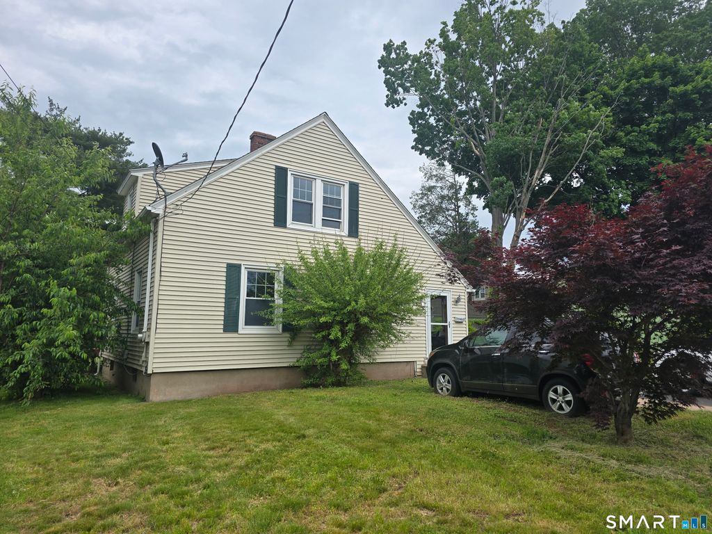 14 Center Court, Newington, CT 06111