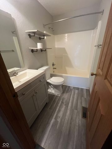 1334 Blue Grass Parkway, Greenwood, IN 46143