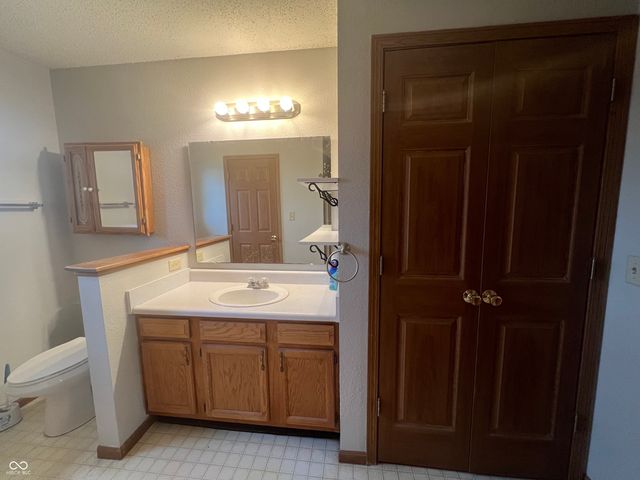 1334 Blue Grass Parkway, Greenwood, IN 46143