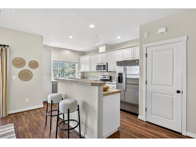 778 Ne ADWICK Dr, Hillsboro, OR 97006