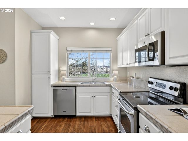 778 Ne ADWICK Dr, Hillsboro, OR 97006