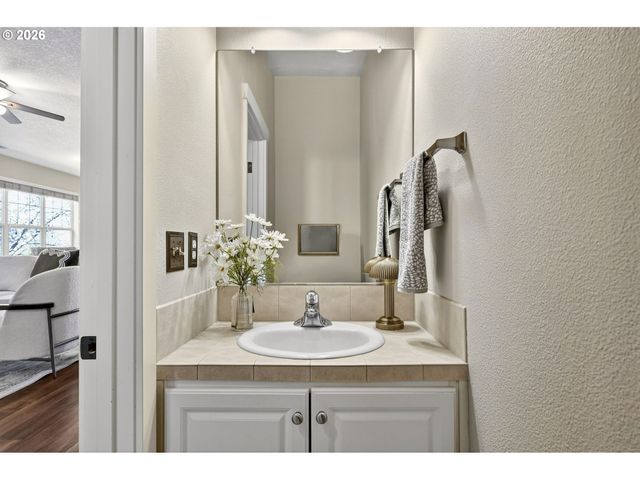 778 Ne ADWICK Dr, Hillsboro, OR 97006