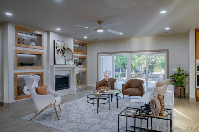 4929 S Columbia Avenue, Tulsa, OK 74105