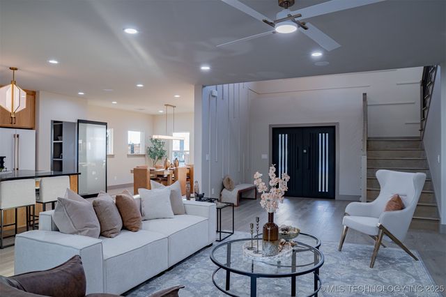 4929 S Columbia Avenue, Tulsa, OK 74105