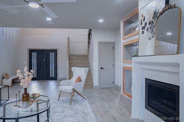 4929 S Columbia Avenue, Tulsa, OK 74105