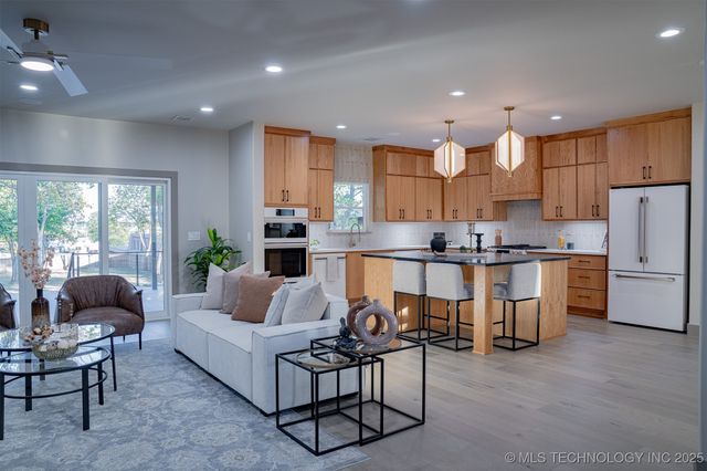 4929 S Columbia Avenue, Tulsa, OK 74105