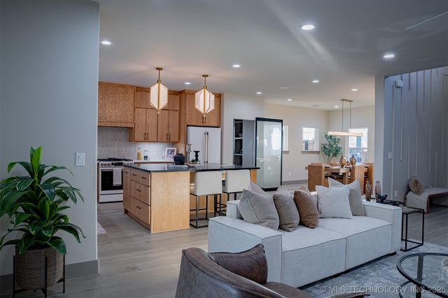 4929 S Columbia Avenue, Tulsa, OK 74105