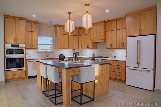 4929 S Columbia Avenue, Tulsa, OK 74105