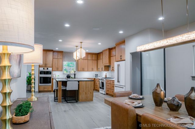 4929 S Columbia Avenue, Tulsa, OK 74105