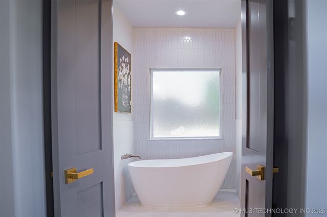 4929 S Columbia Avenue, Tulsa, OK 74105