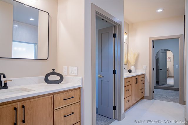 4929 S Columbia Avenue, Tulsa, OK 74105