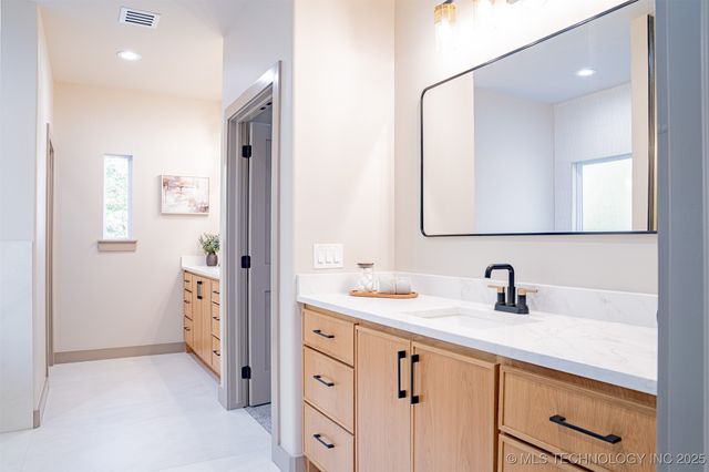 4929 S Columbia Avenue, Tulsa, OK 74105