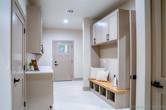 4929 S Columbia Avenue, Tulsa, OK 74105