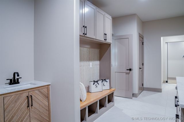 4929 S Columbia Avenue, Tulsa, OK 74105