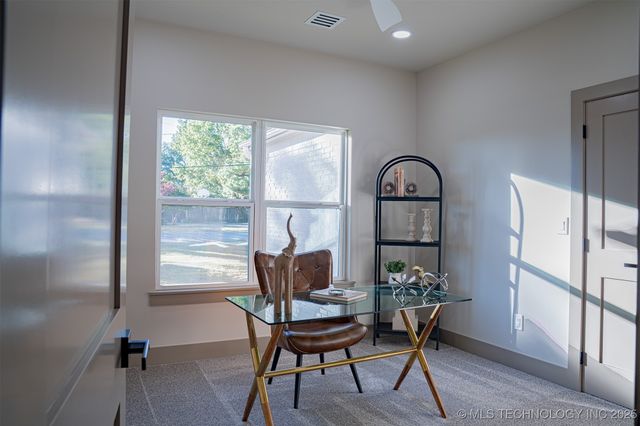 4929 S Columbia Avenue, Tulsa, OK 74105