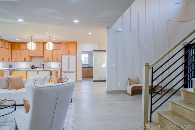 4929 S Columbia Avenue, Tulsa, OK 74105