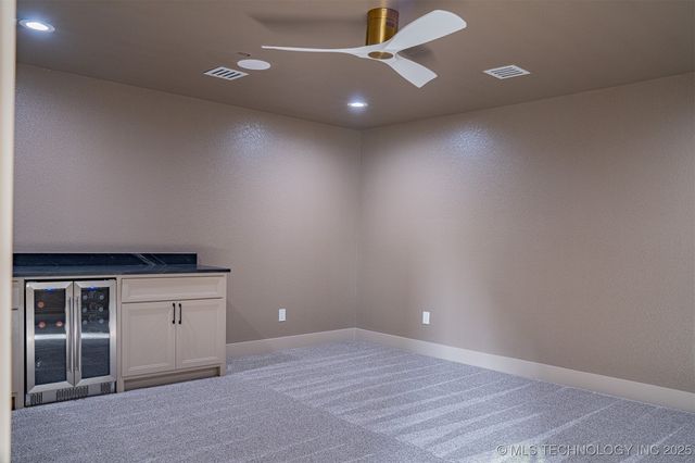 4929 S Columbia Avenue, Tulsa, OK 74105