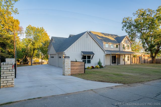 4929 S Columbia Avenue, Tulsa, OK 74105