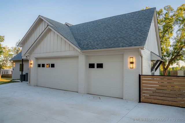 4929 S Columbia Avenue, Tulsa, OK 74105