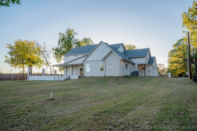 4929 S Columbia Avenue, Tulsa, OK 74105