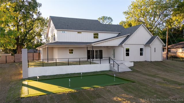 4929 S Columbia Avenue, Tulsa, OK 74105