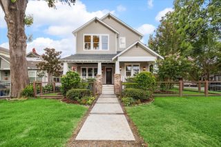 602 E 10th 1/2 Street, Houston, TX 77008
