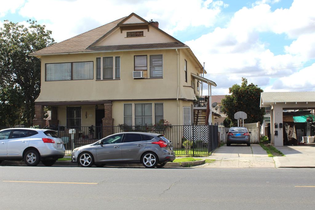 333 N L Street, Dinuba, CA 93618