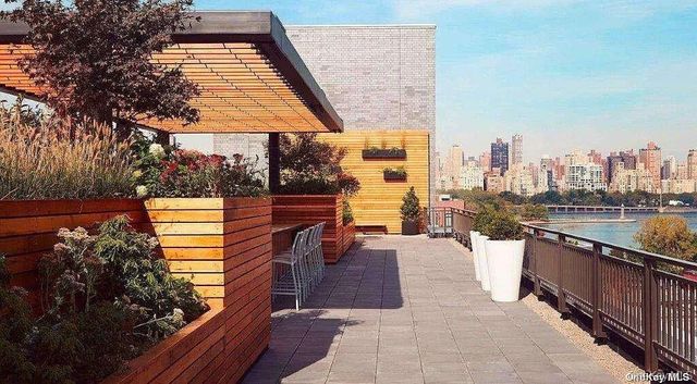 1215 Broadway 424, Astoria, NY 11106