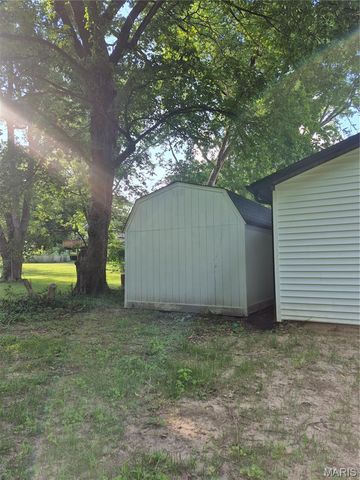125 Anna Avenue, Godfrey, IL 62035