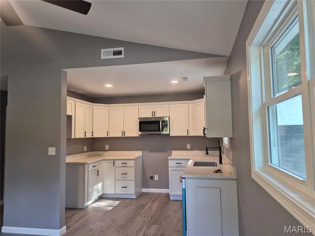 125 Anna Avenue, Godfrey, IL 62035