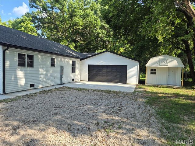 125 Anna Avenue, Godfrey, IL 62035