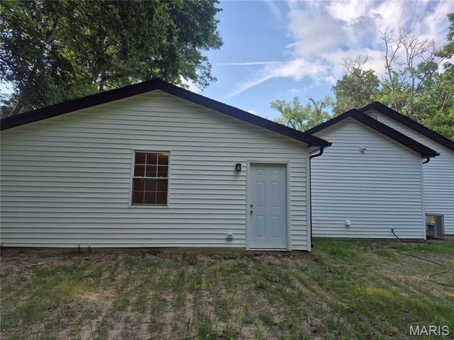 125 Anna Avenue, Godfrey, IL 62035