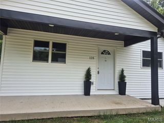 125 Anna Avenue, Godfrey, IL 62035