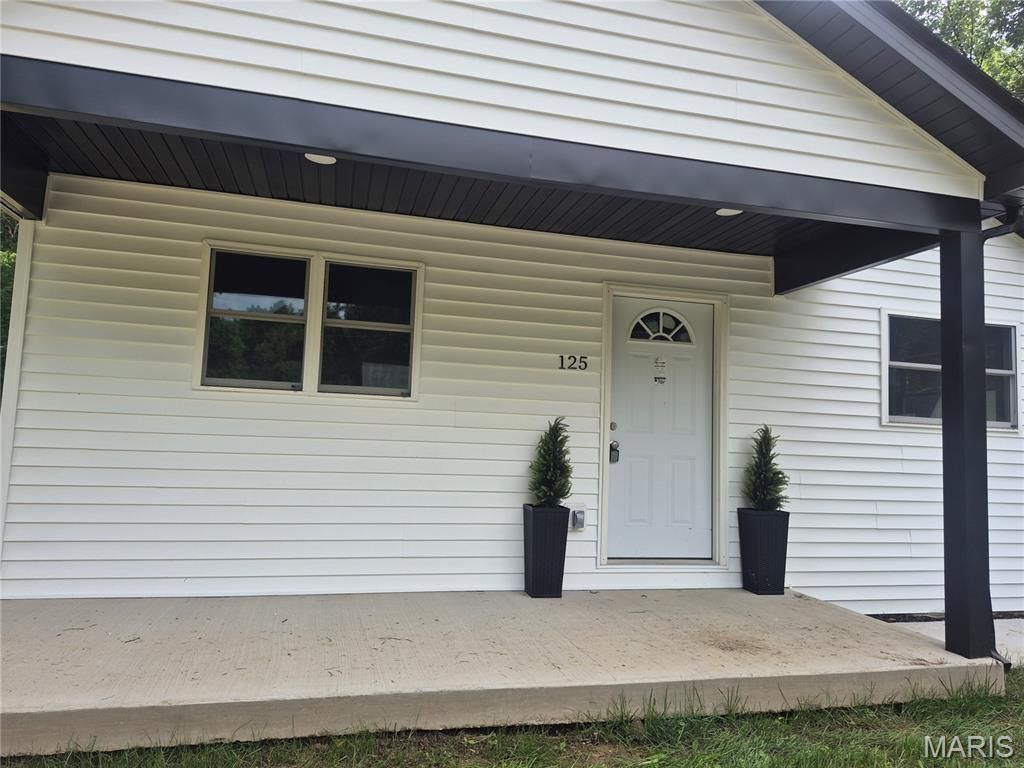 125 Anna Avenue, Godfrey, IL 62035