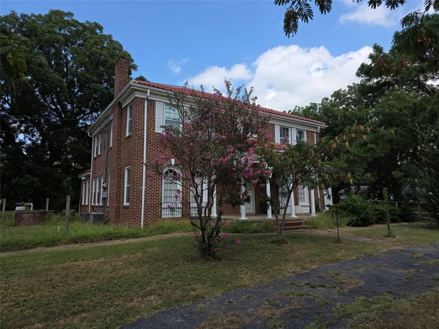 408 E San Saba Street, Wortham, TX 76693
