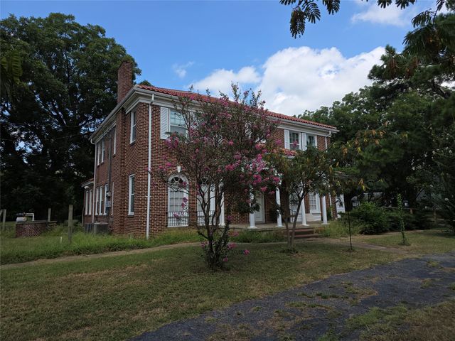 408 E San Saba Street, Wortham, TX 76693