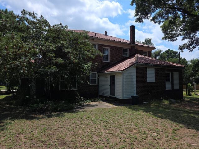 408 E San Saba Street, Wortham, TX 76693